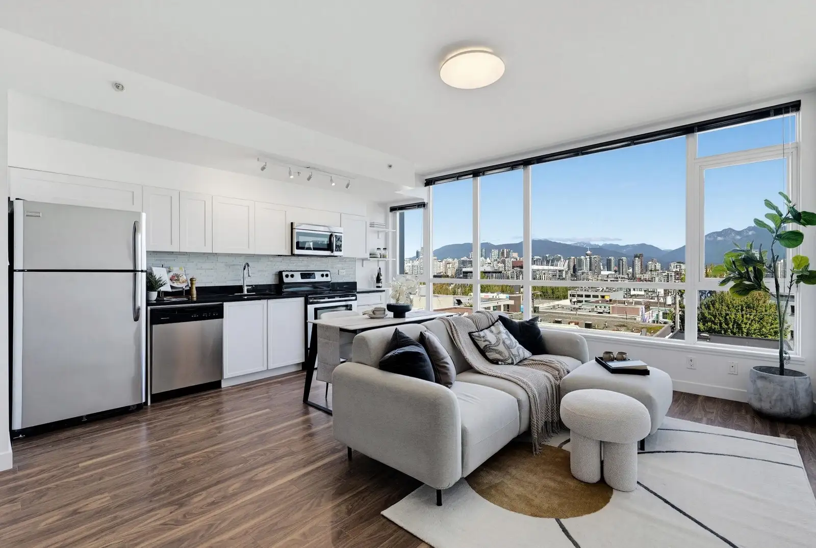 409 2511 QUEBEC STREET, Vancouver BC V5T 0B6