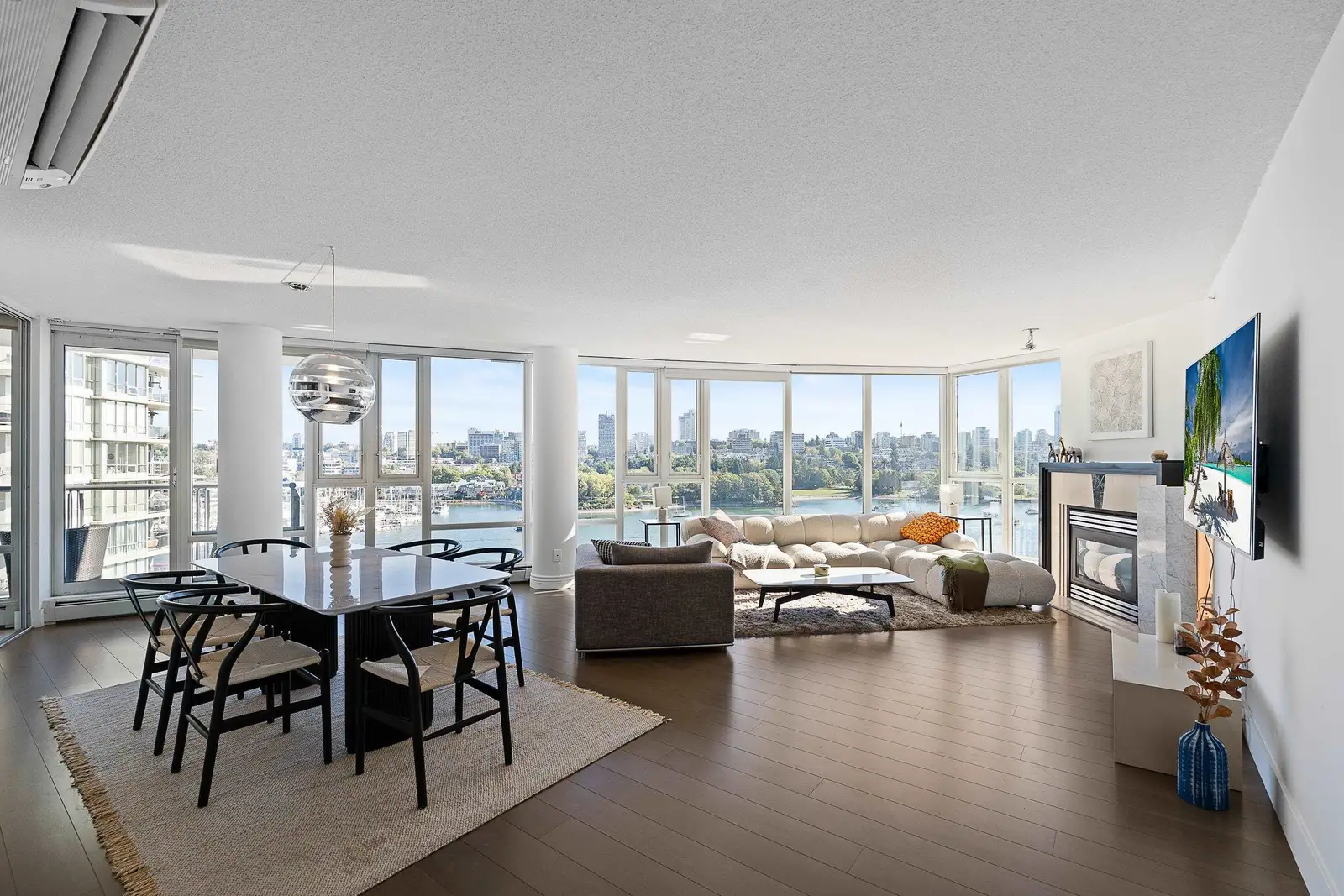 1202 1383 MARINASIDE CRESCENT, Vancouver BC V6Z 2W9
