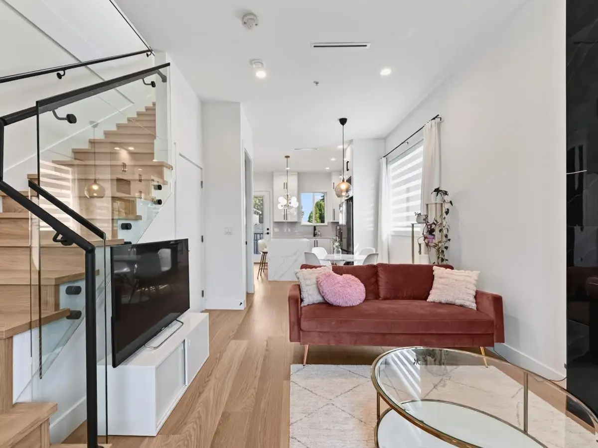 2977 E 42ND AVENUE, Vancouver BC V5R 2Y6