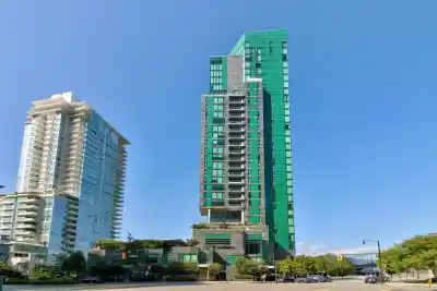 1701 277 THURLOW STREET, Vancouver BC V6C 0C1