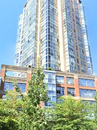 71 1233 PACIFIC BOULEVARD, Vancouver BC V6Z 2X7
