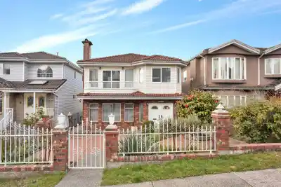 3240 CLIVE AVENUE, Vancouver BC V5R 4V2