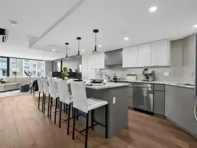907 2201 PINE STREET, Vancouver BC V6J 5E7
