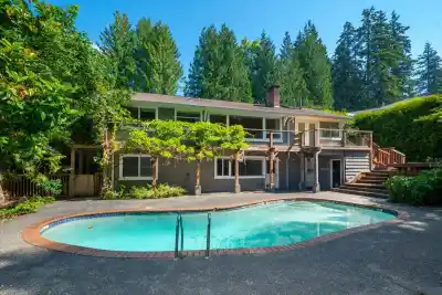 545 E KINGS ROAD, North Vancouver BC V7N 1J2