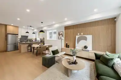 2 3268 E 18 AVENUE, Vancouver BC V5M 2R7