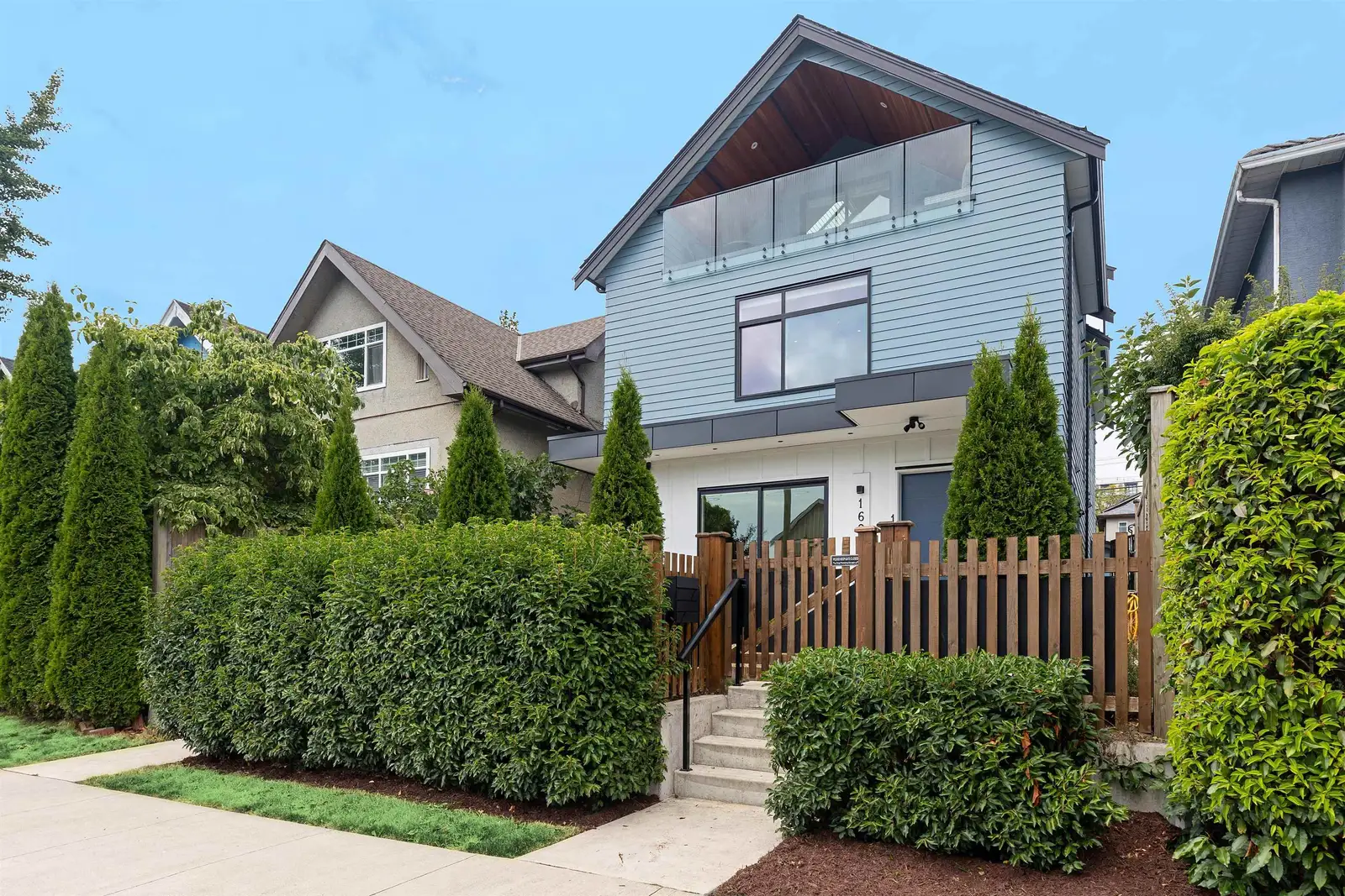 1 1621 E 11TH AVENUE, Vancouver BC V5N 1Y8