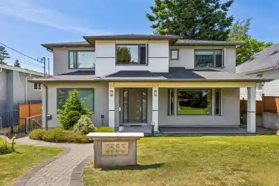 2553 WESTERN AVENUE, North Vancouver BC V7N 3L2