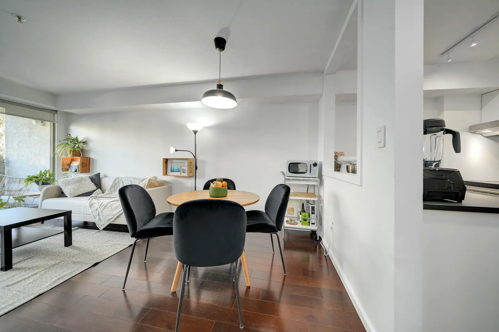 210 1099 E BROADWAY, Vancouver BC V5T 1Y5