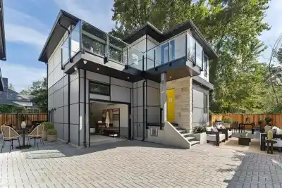 842 ST. DENIS AVENUE, North Vancouver BC V7J 2G4