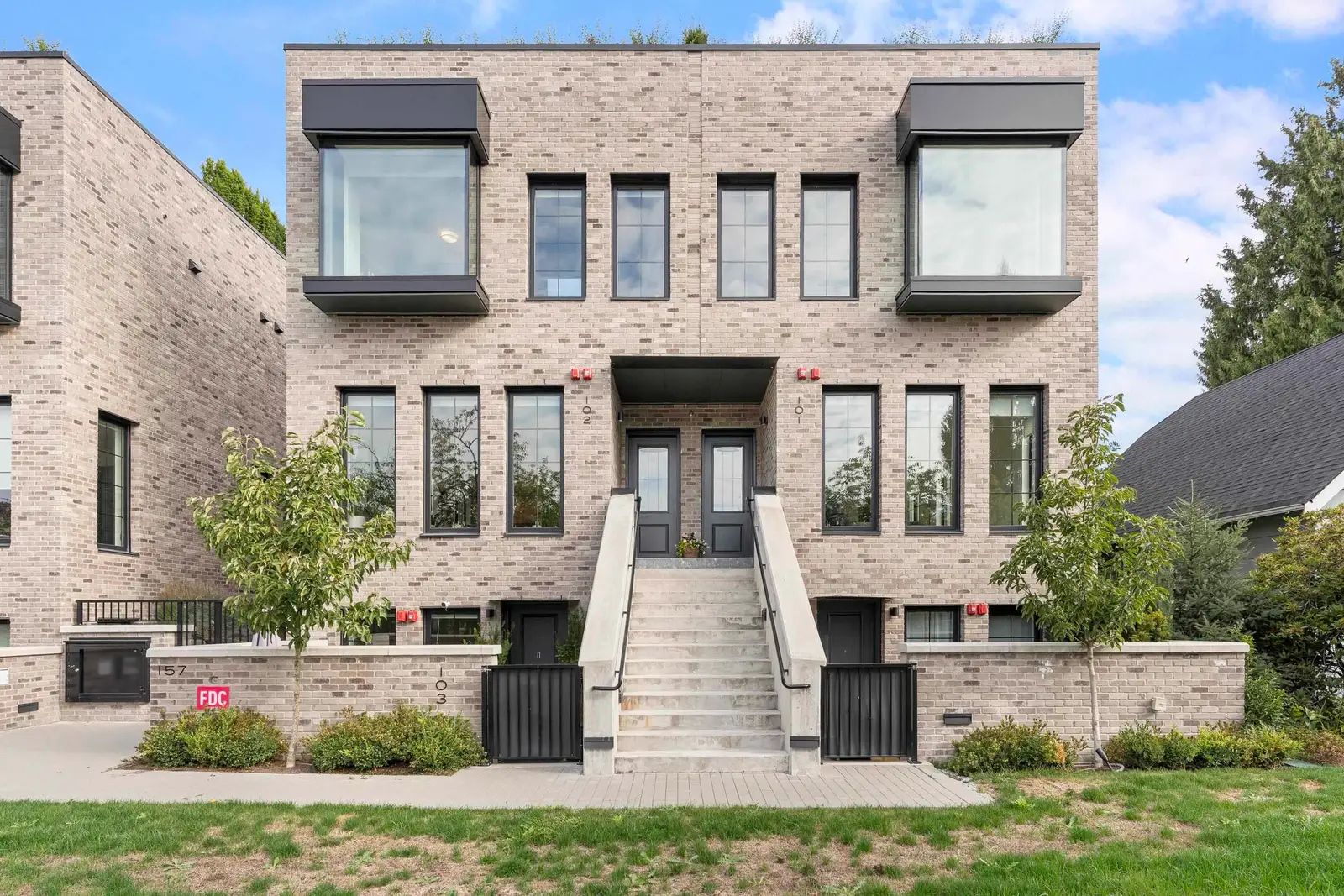 102 157 W KING EDWARD, Vancouver BC V5Y 2H8
