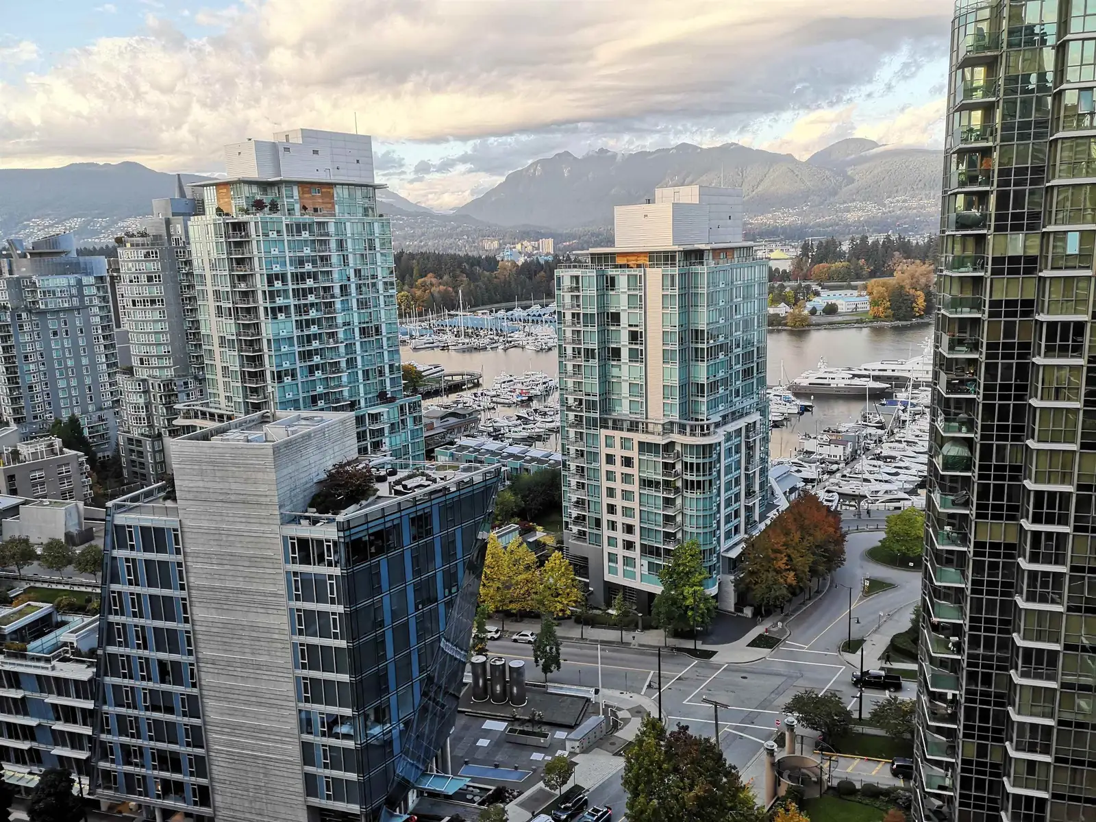 1304 1333 W GEORGIA STREET, Vancouver BC V6E 4V3
