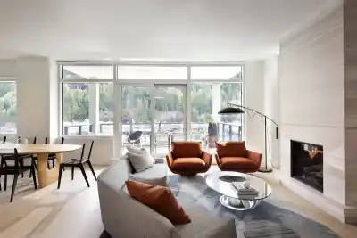 302 6707 NELSON AVENUE, West Vancouver BC V7W 0A4