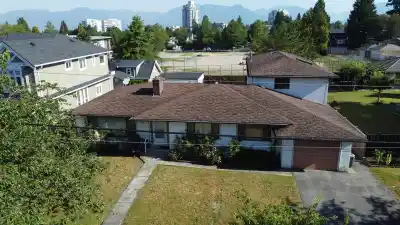 2435 E 38TH AVENUE, Vancouver BC V5R 2T8