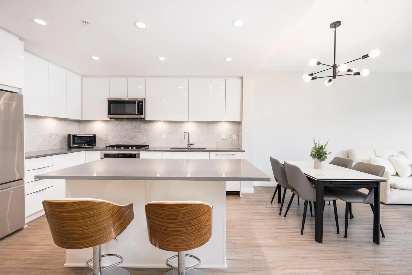302 2651 LIBRARY LANE, North Vancouver BC V7J 0C1