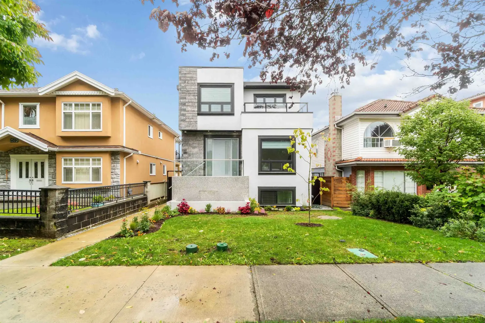 2575 & 2577 PARKER STREET, Vancouver BC V5K 2T2