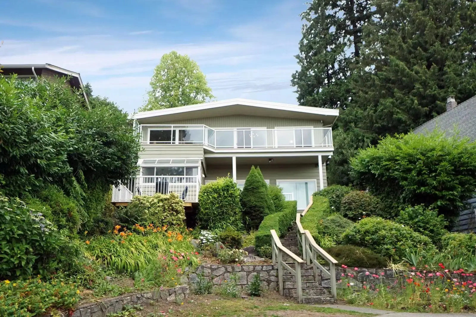 850 ESQUIMALT AVENUE, West Vancouver BC V7T 1J8