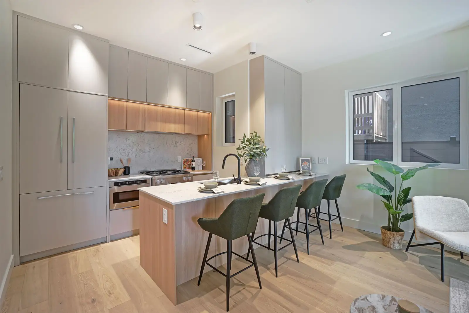 1 3315 W 10TH STREET, Vancouver BC V6R 2E5