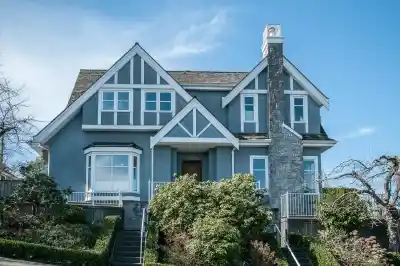 3131 COLLINGWOOD STREET, Vancouver BC V6R 3L5