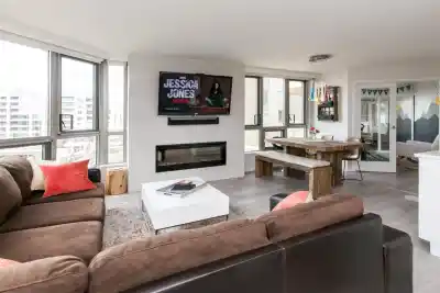 303 1625 HORNBY STREET, Vancouver BC V6Z 2M2