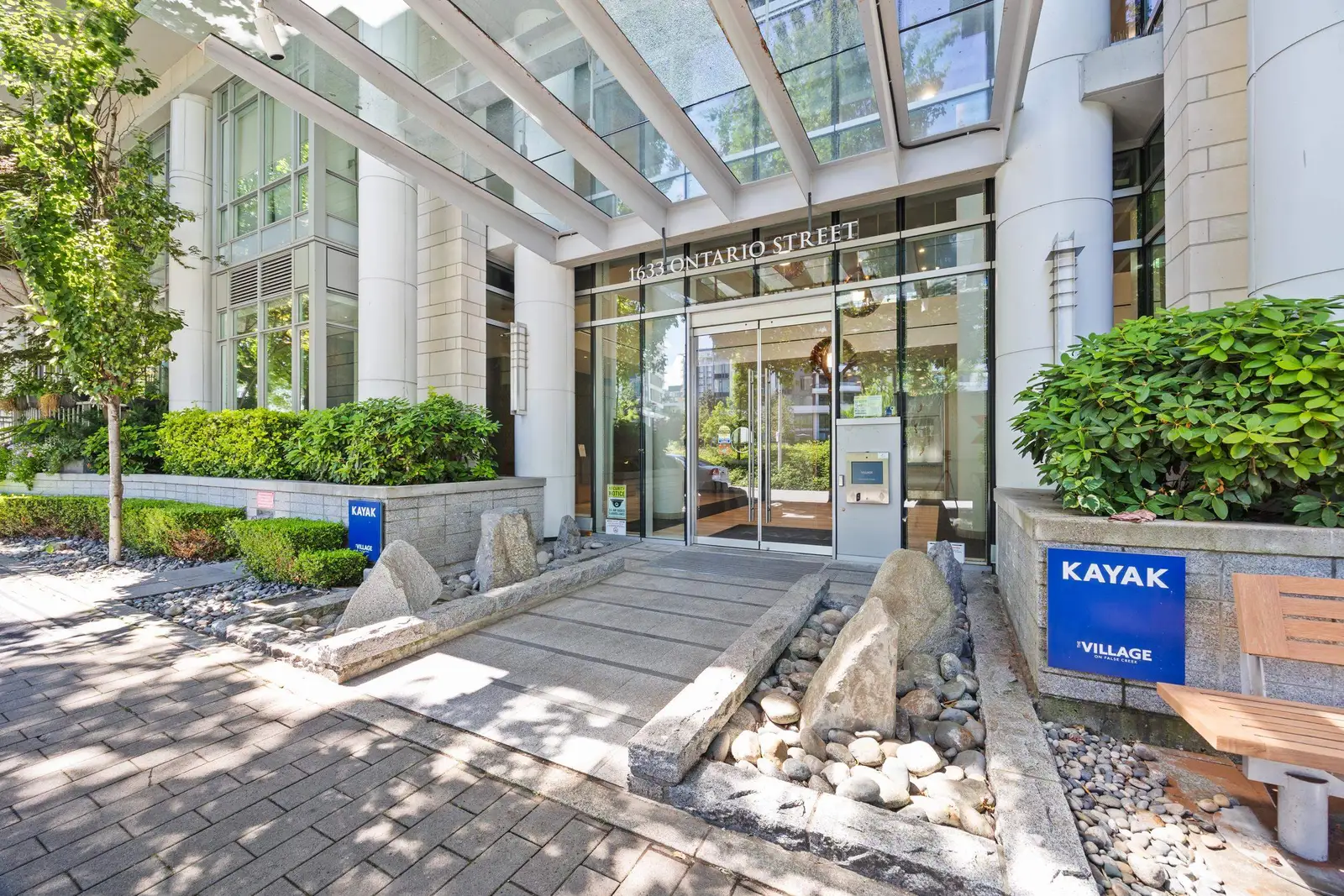 806 1633 ONTARIO STREET, Vancouver BC V5Y 0C2