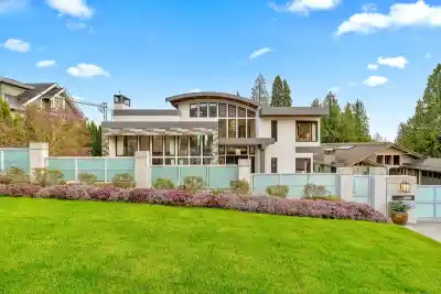 2052 INGLEWOOD AVENUE, West Vancouver BC V7V 1Z4