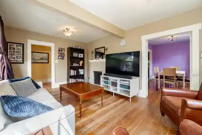 264 W QUEENS ROAD, North Vancouver BC V7N 2K5