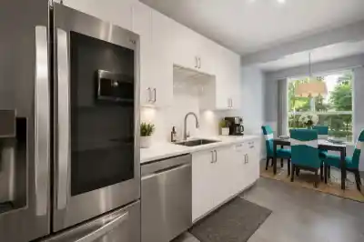 109 14980 101A AVENUE, Surrey BC V3R 0T1