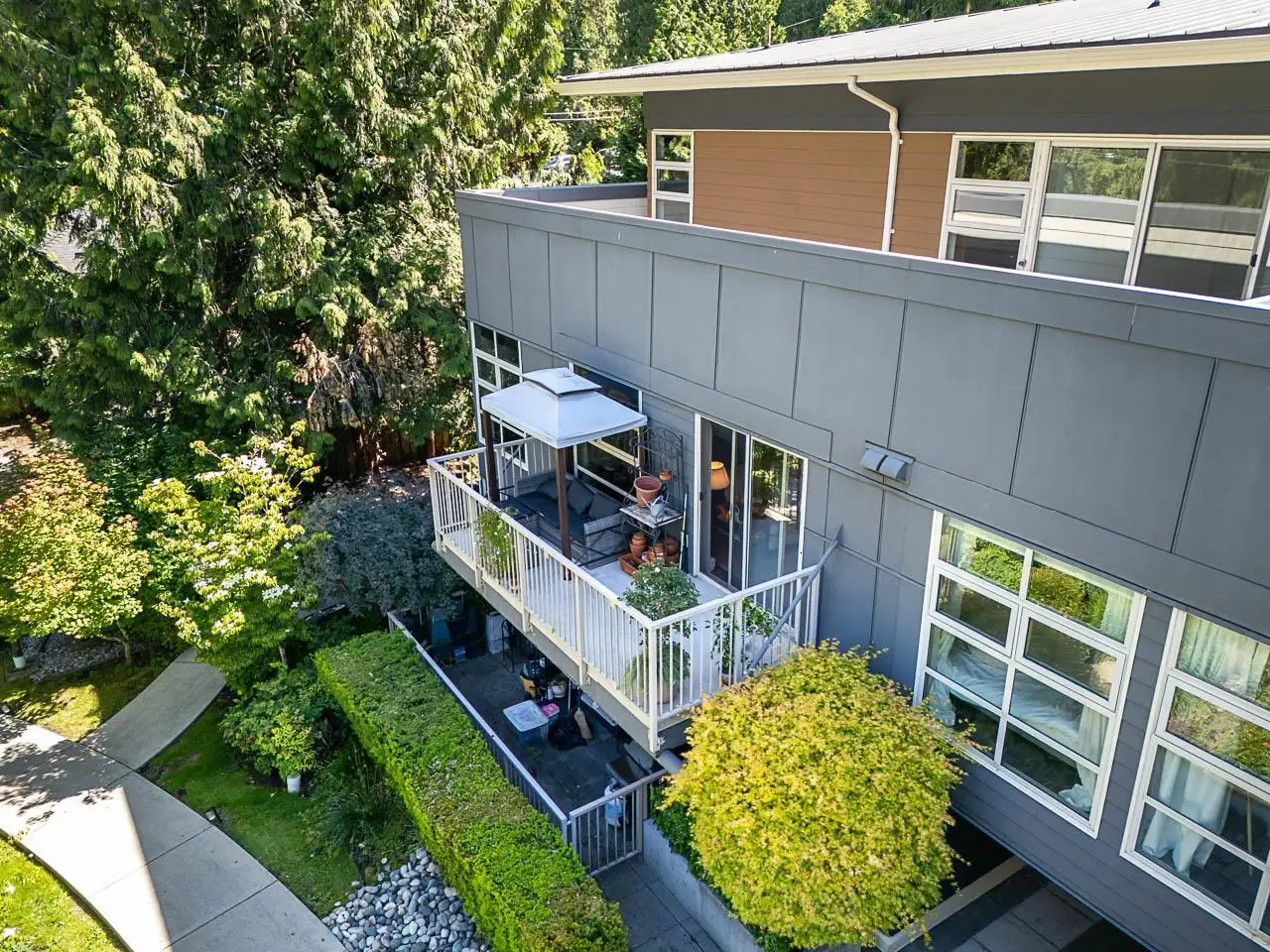206 2832 CAPILANO ROAD, North Vancouver BC V7R 4H5