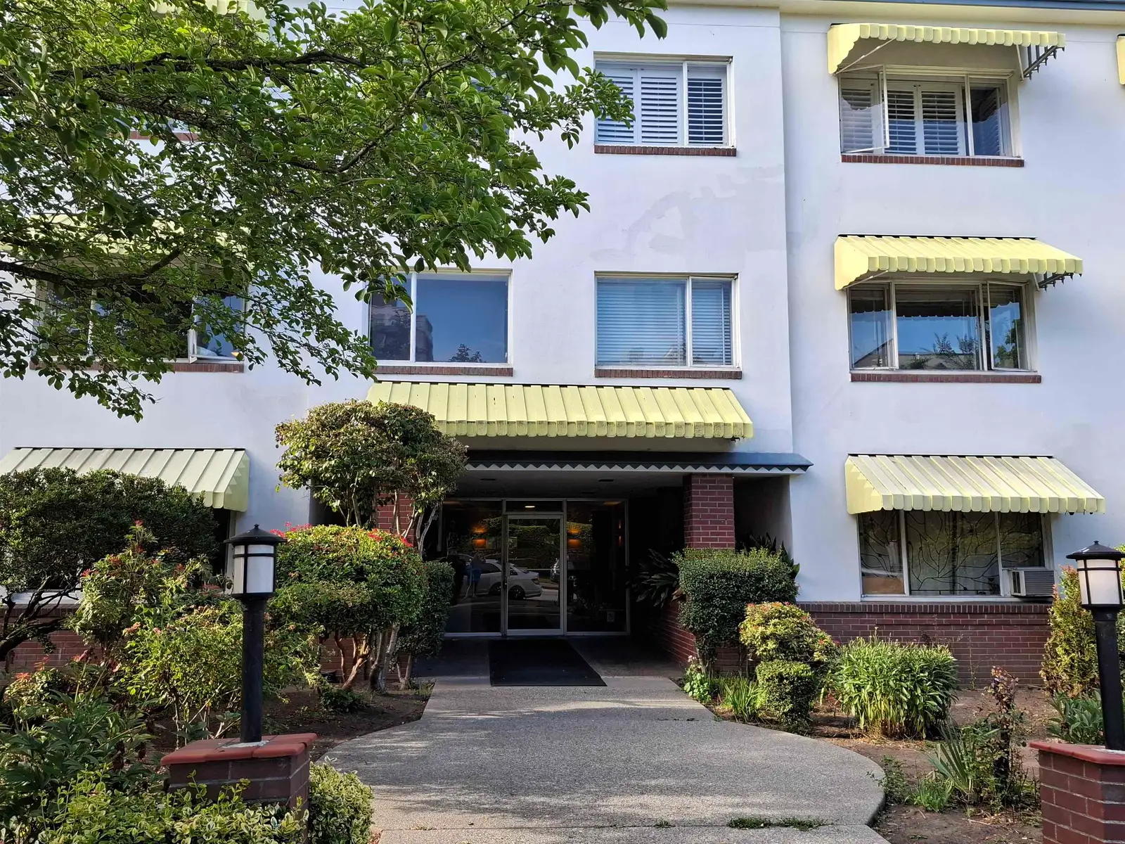101 2469 CORNWALL AVENUE, Vancouver BC V6K 1B9