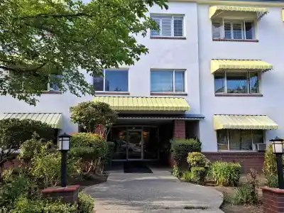 101 2469 CORNWALL AVENUE, Vancouver BC V6K 1B9