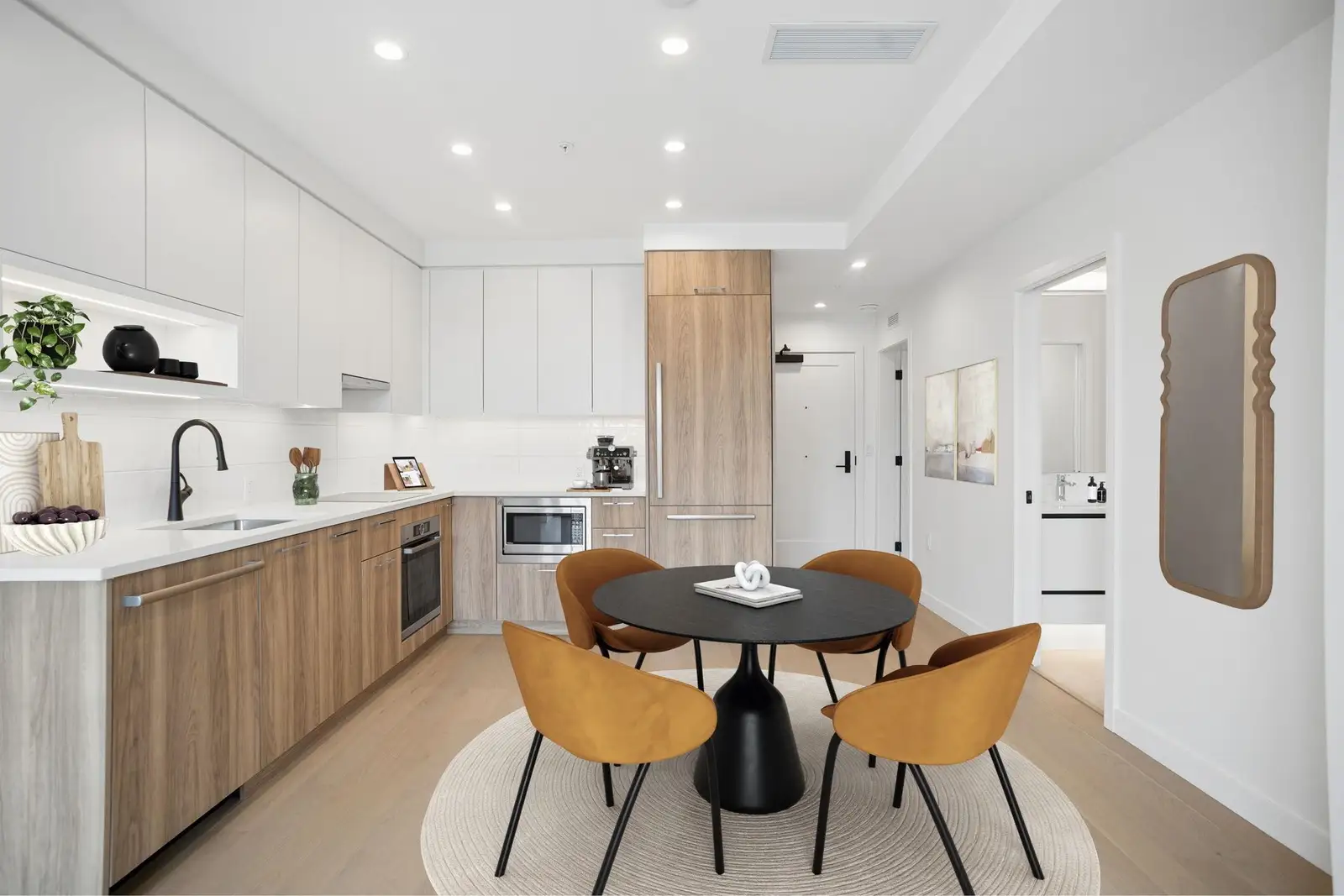 208 8398 OAK STREET, Vancouver BC V6P 0L9