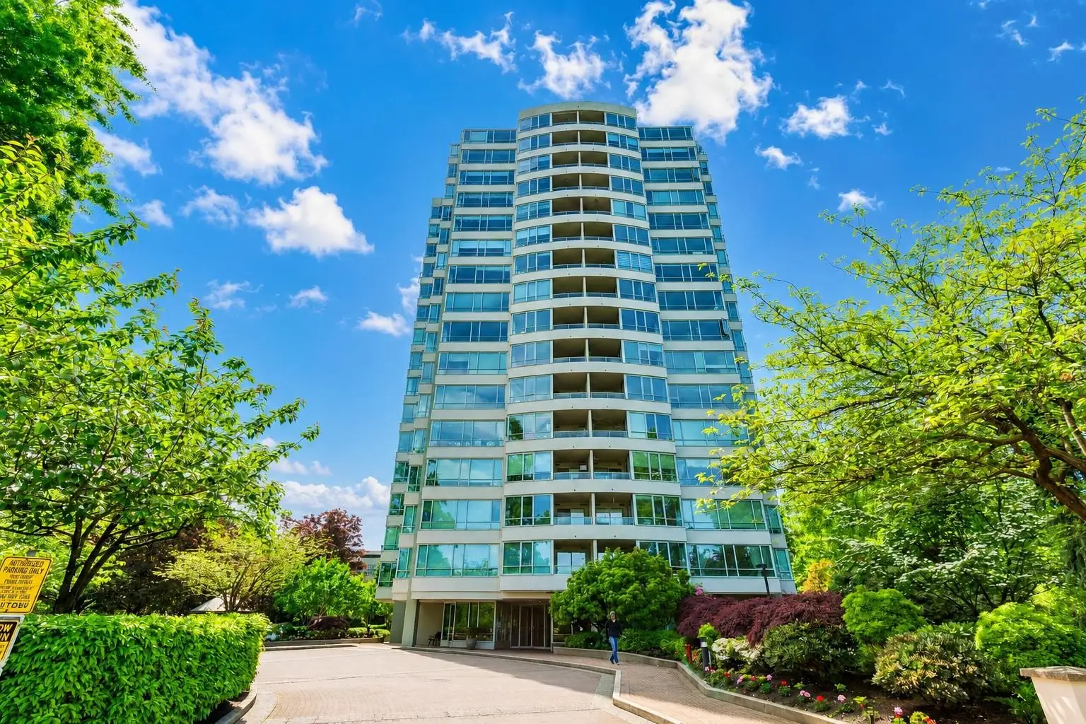 905 15030 101 AVENUE, Surrey BC V3R 0N3