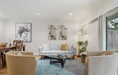 2329 MOUNTAIN HIGHWAY, North Vancouver BC V7J 2N2