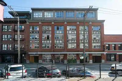 402 1072 HAMILTON STREET, Vancouver BC V6B 2R9