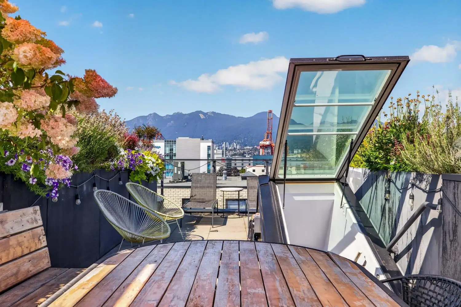305 1647 E PENDER STREET, Vancouver BC V5L 1W2