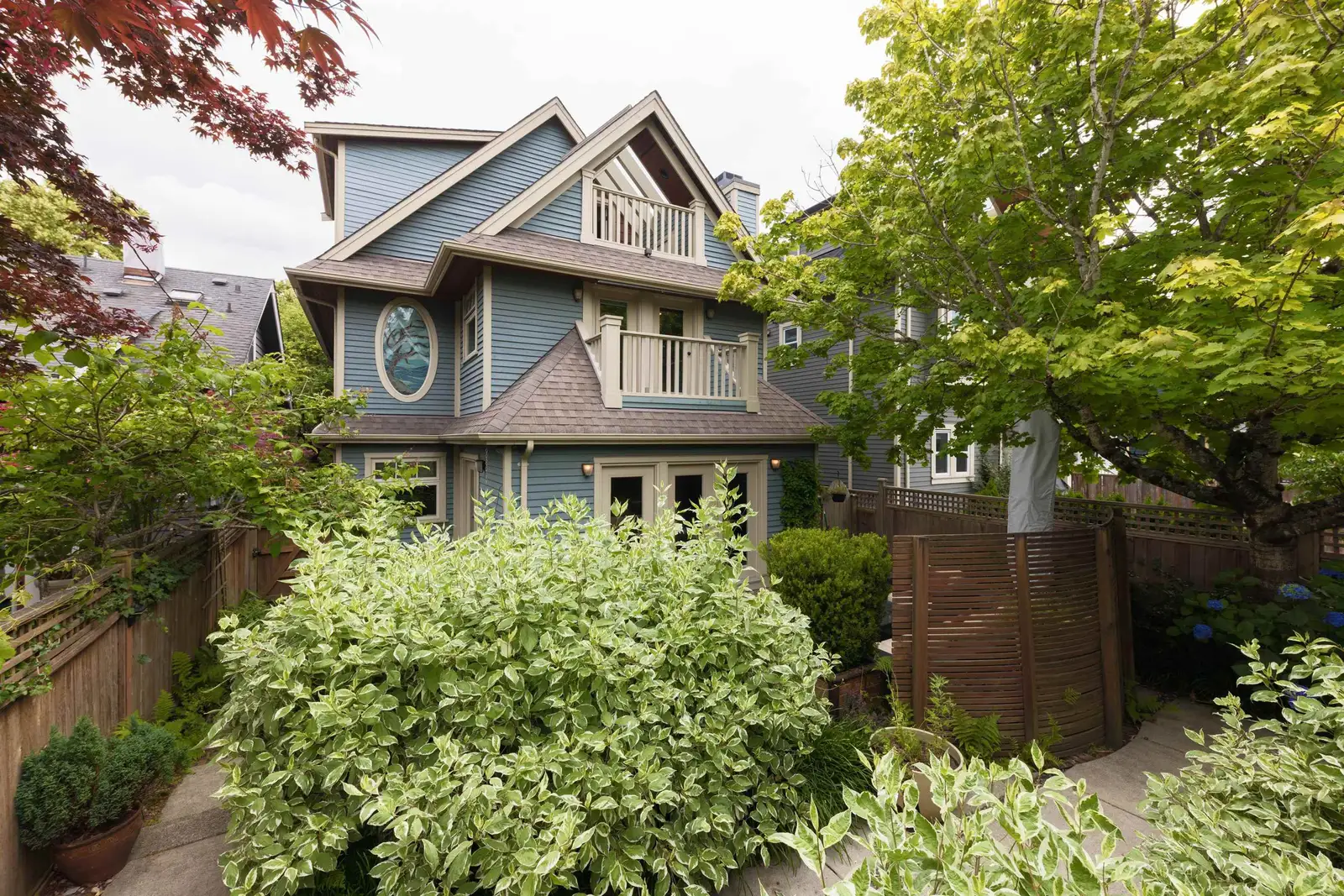 850 E 10TH AVENUE, Vancouver BC V5T 2B1