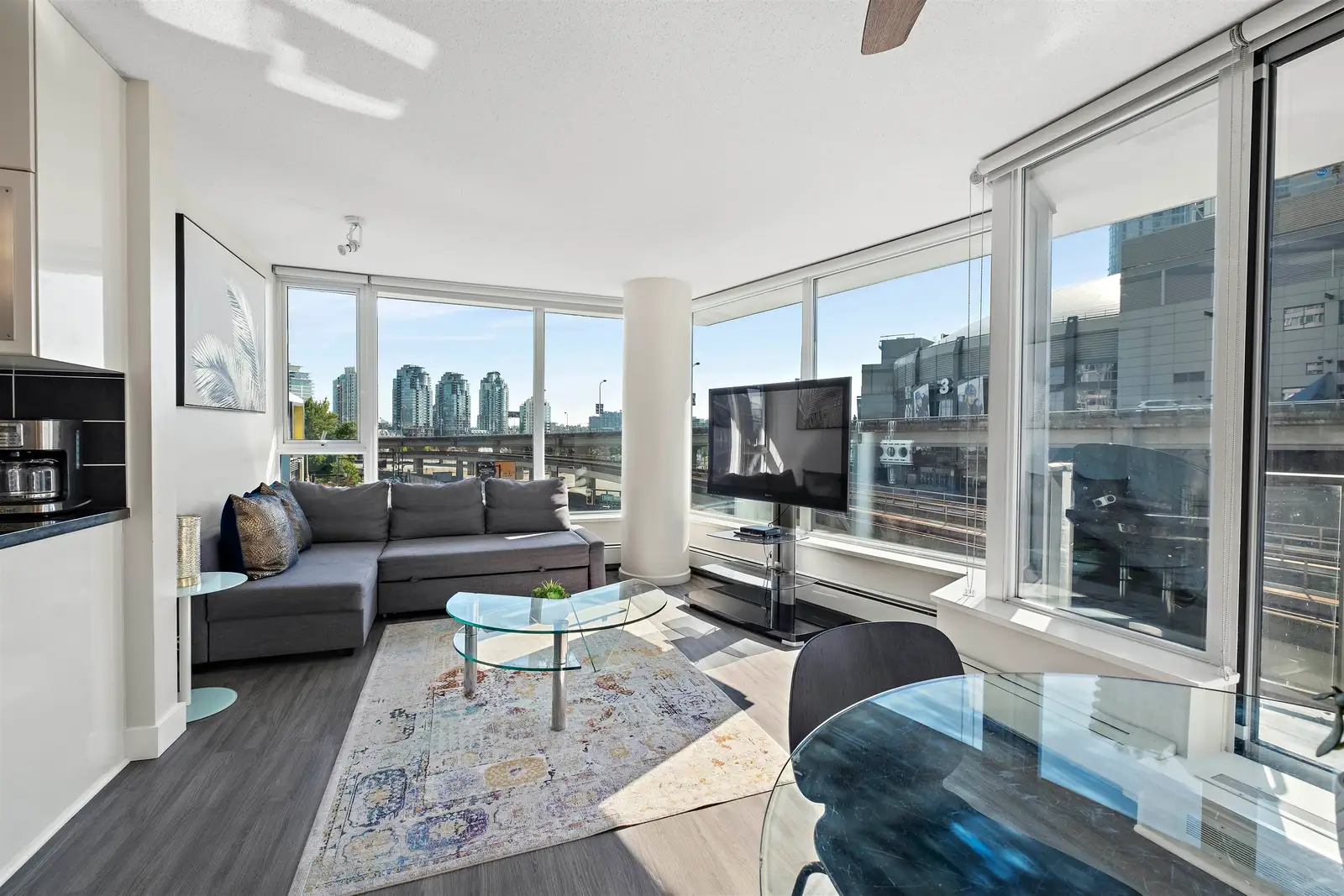 305 689 ABBOTT STREET, Vancouver BC V6B 0J2