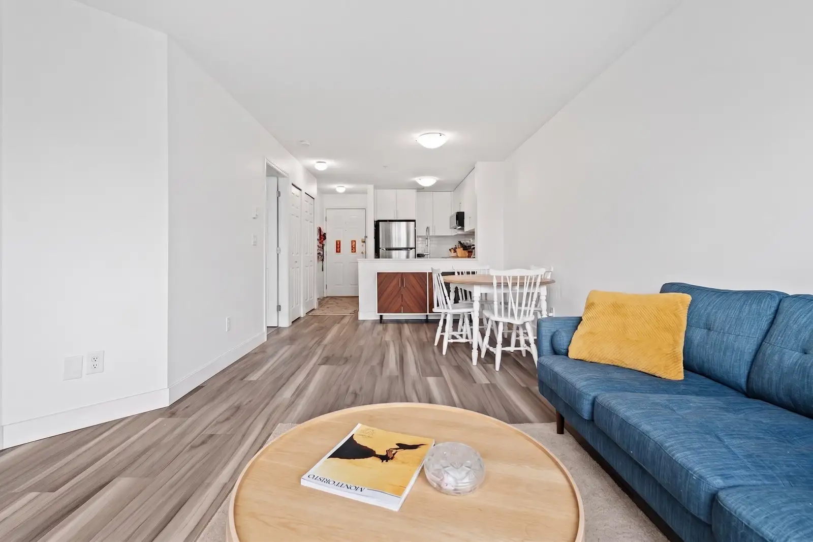 302 5818 LINCOLN STREET, Vancouver BC V5R 4P7