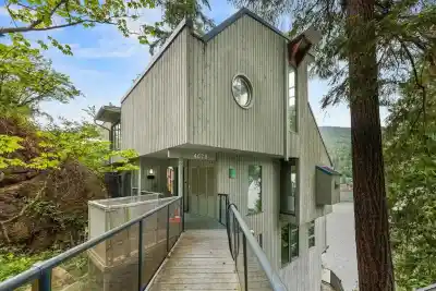 4678 EASTRIDGE ROAD, North Vancouver BC V7G 1K4