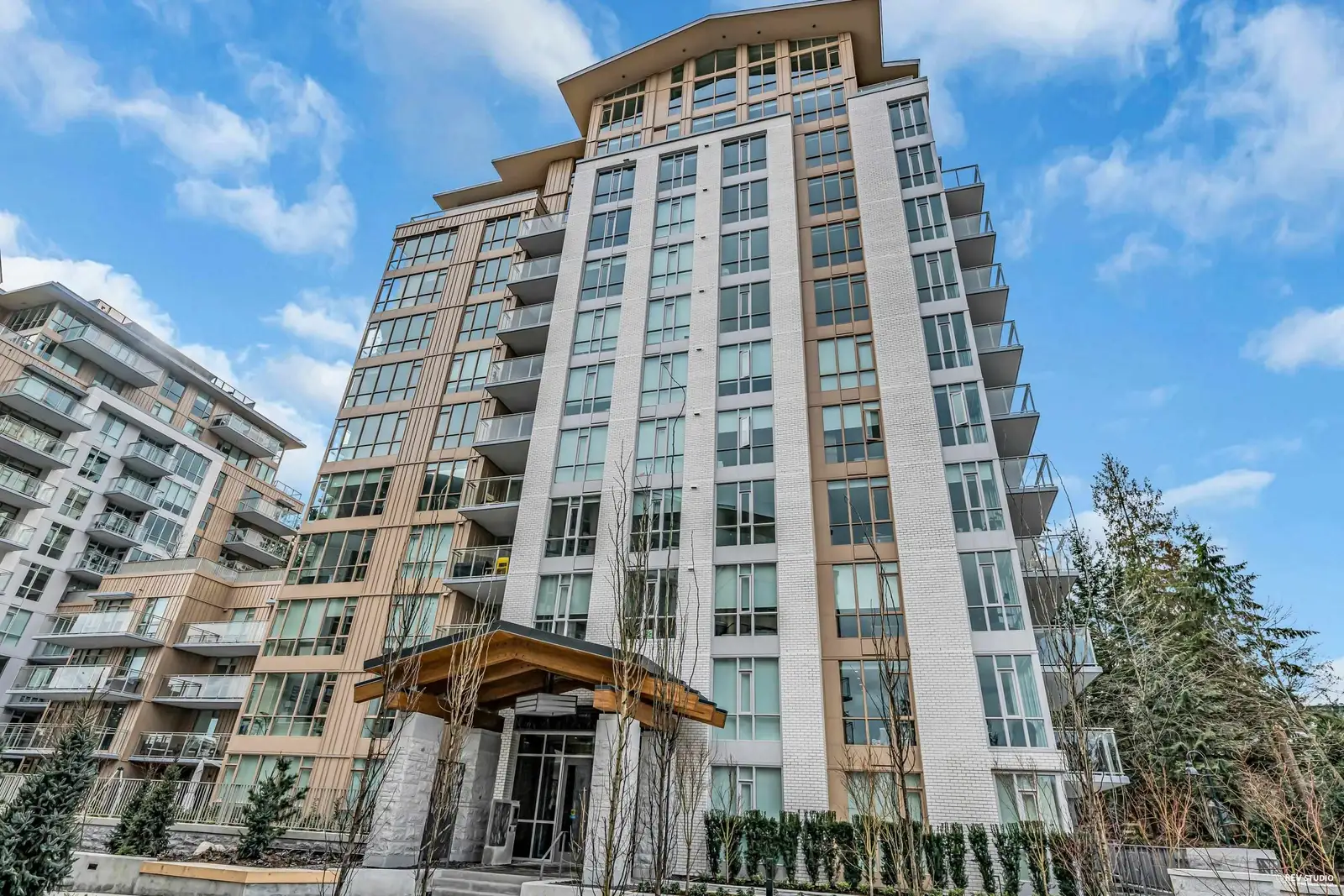 704 2375 EMERY COURT, North Vancouver BC V7J 0E8