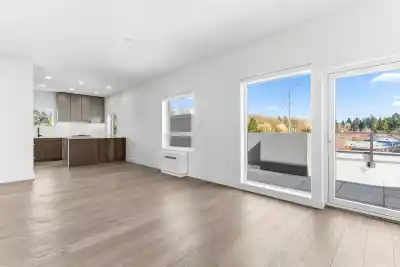 302 3590 W 39TH AVENUE, Vancouver BC V6N 3A5