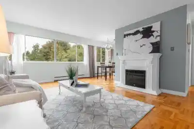 402 1750 ESQUIMALT AVENUE, West Vancouver BC V7V 1R8
