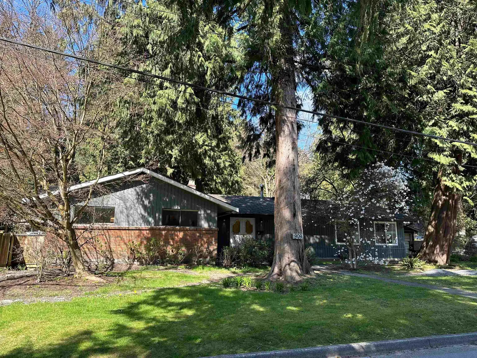 909 SEYMOUR BOULEVARD, North Vancouver BC V7J 2J7