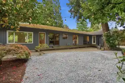 909 SEYMOUR BOULEVARD, North Vancouver BC V7J 2J7