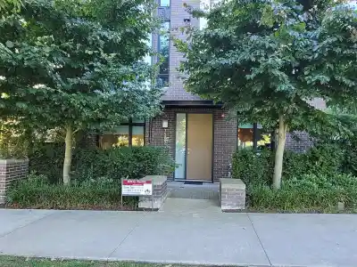 7585 YUKON STREET, Vancouver BC V5X 2Y4