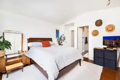 303 1528 BOWSER AVENUE, North Vancouver BC V7P 2Y3