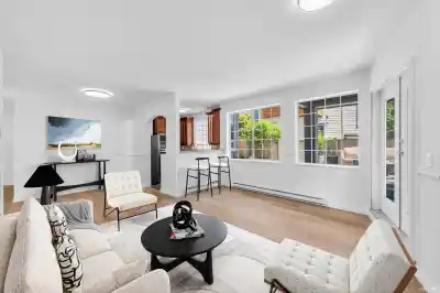 110 125 W 18TH STREET, North Vancouver BC V7M 1W5