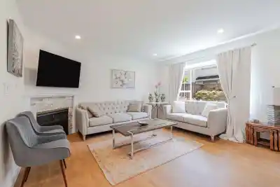 16 901 W 17TH STREET, North Vancouver BC V7P 1V8