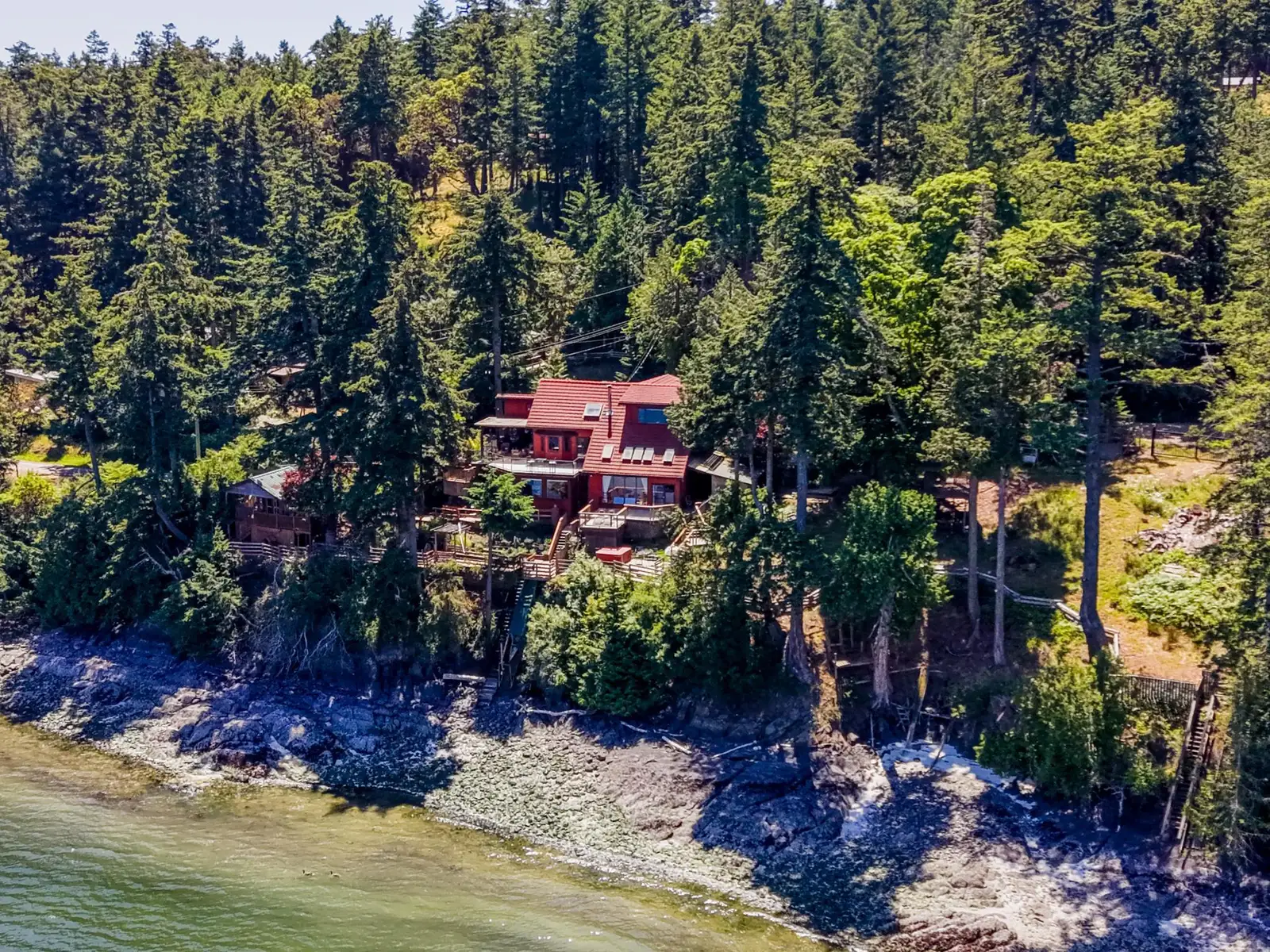 7911 BEDWELL DRIVE, Pender Island BC V0N 2M2