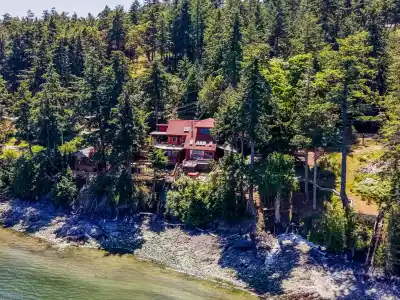 7911 BEDWELL DRIVE, Pender Island BC V0N 2M2